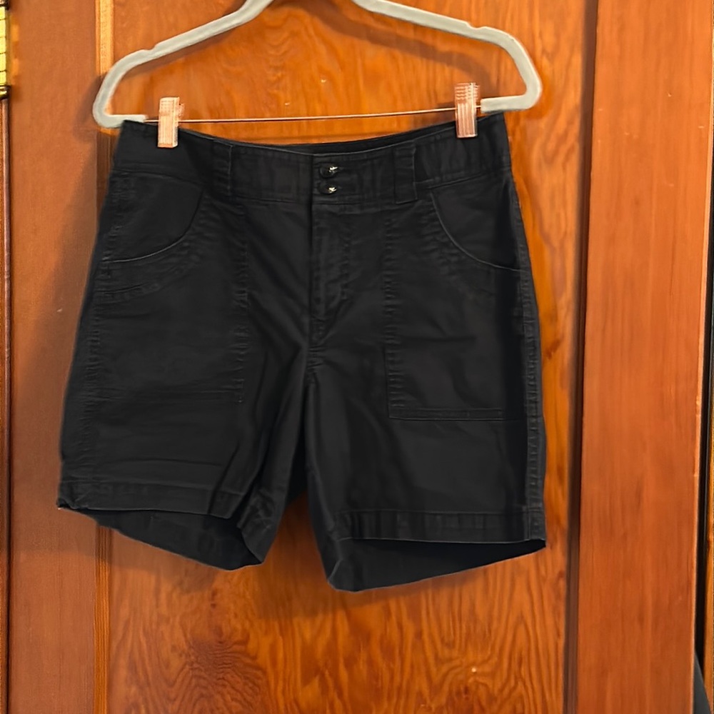 💜💜 Black DOCKERS Shorts Ladies Size 6